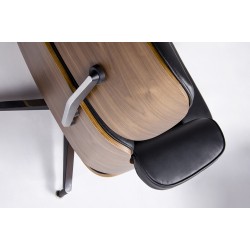 Fotel LOUNGE HM czarny / orzech  z podnóżkiem